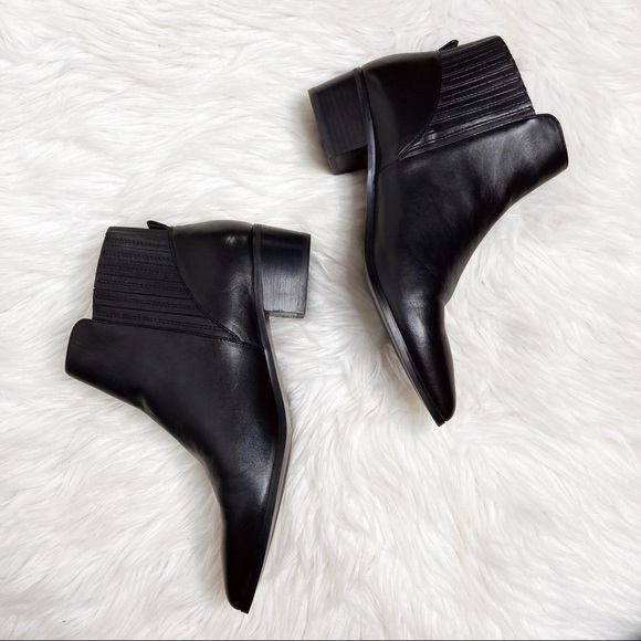 HALOGEN Skylar Leather Pointy Toe Chelsea Bootie - Picture 4 of 11